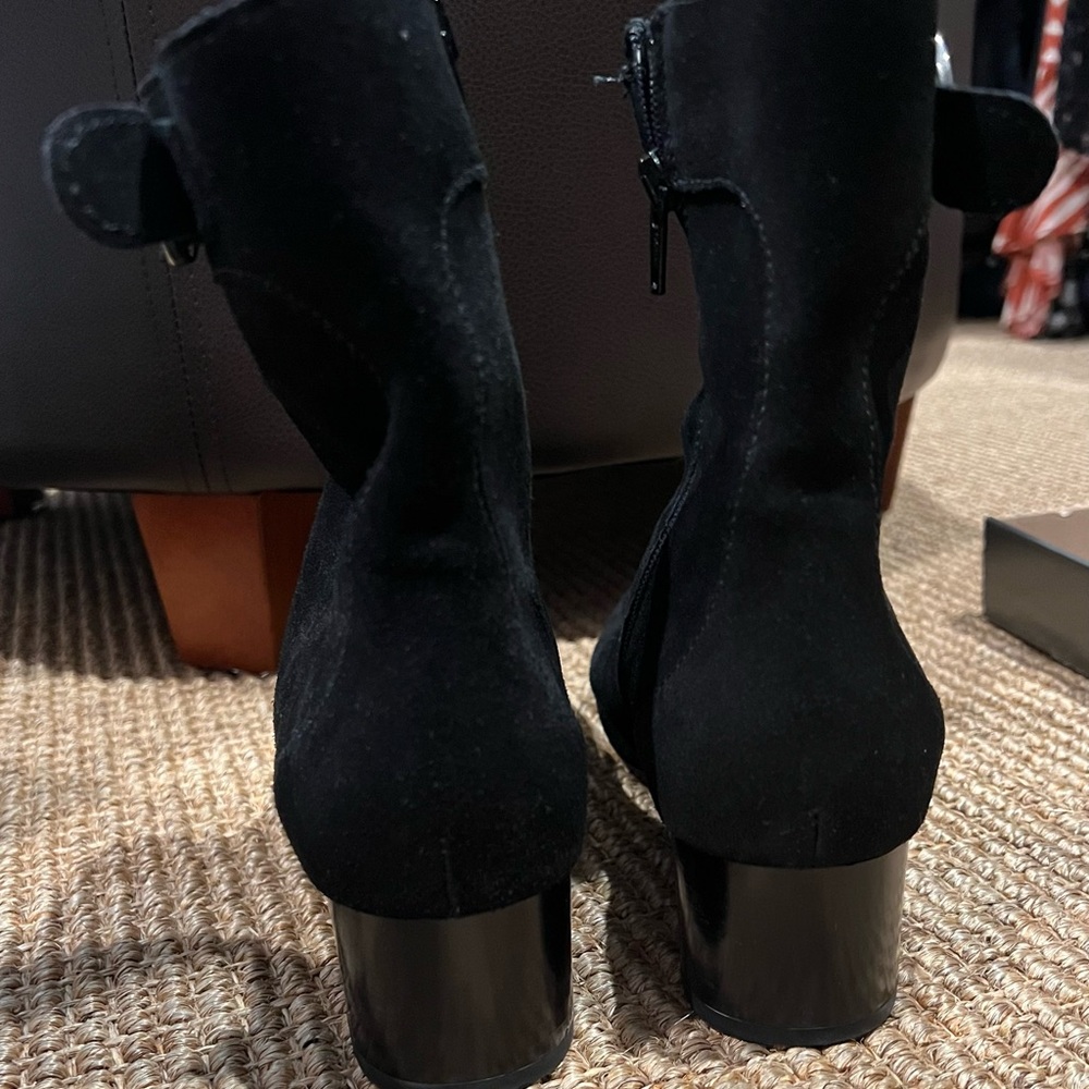 La Canadienne Jodie, black suede booties, size 7, medium - Picture 7 of 8